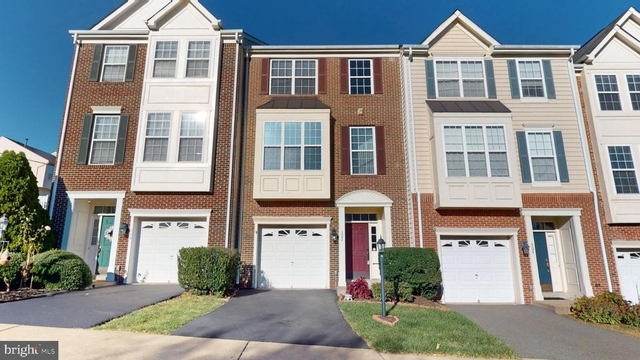 502 Legrace Terrace Ne - Photo 1