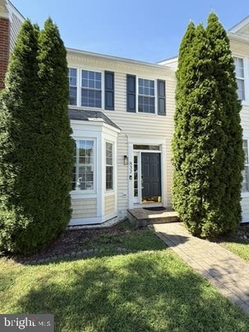 832 Stonehurst Court - Photo 1