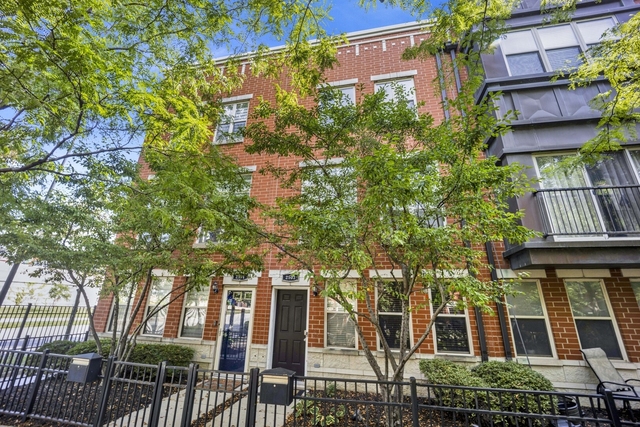 2503 S Calumet Avenue - Photo 1