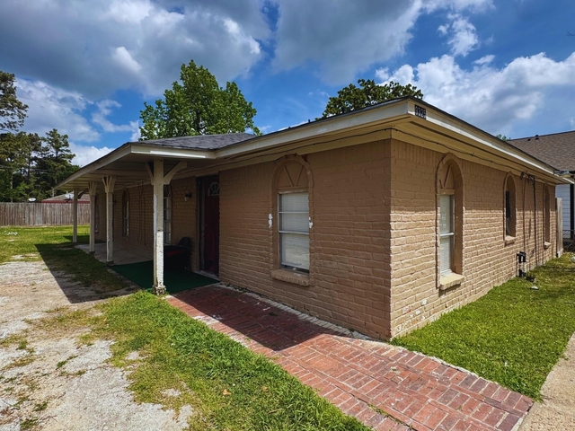 9325 Kentshire Dr - Photo 1