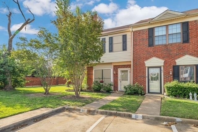 200 Samuel Boulevard - Photo 1