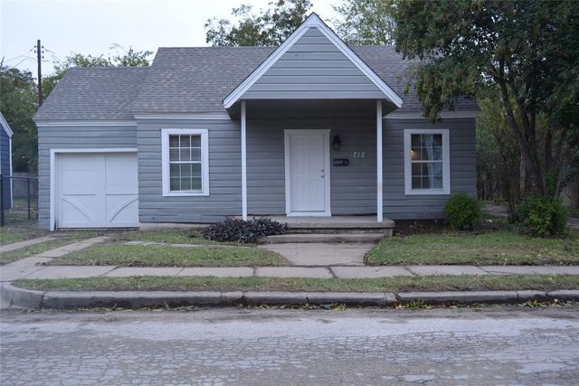 712 Cantey Avenue W - Photo 1