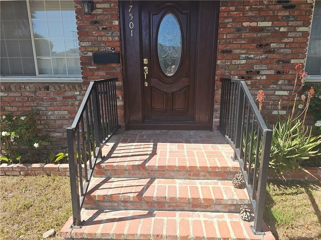17501 Bullock - Photo 1