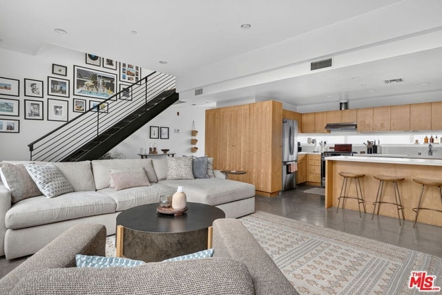 660 Rose Avenue - Photo 1