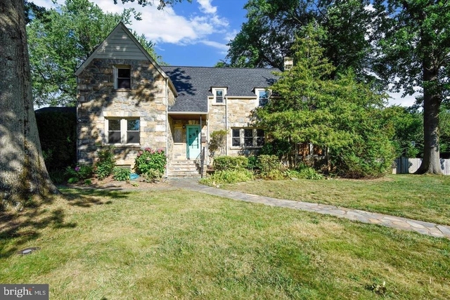 400 Meadow Lane - Photo 1