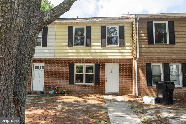 746 Hemlock Street - Photo 1