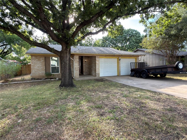 1907 Aberdeen Dr - Photo 1