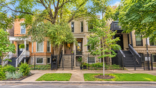 2833 N Albany Avenue - Photo 1