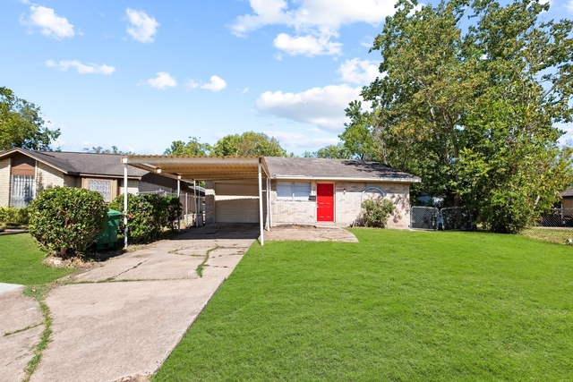 5023 Shorehaven Circle - Photo 1