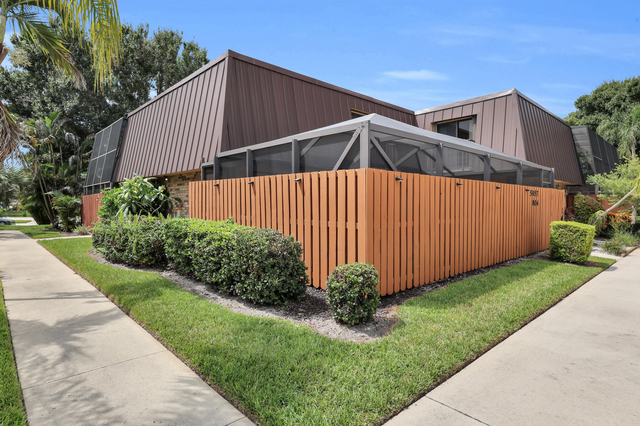5857 Se Windsong Lane - Photo 1