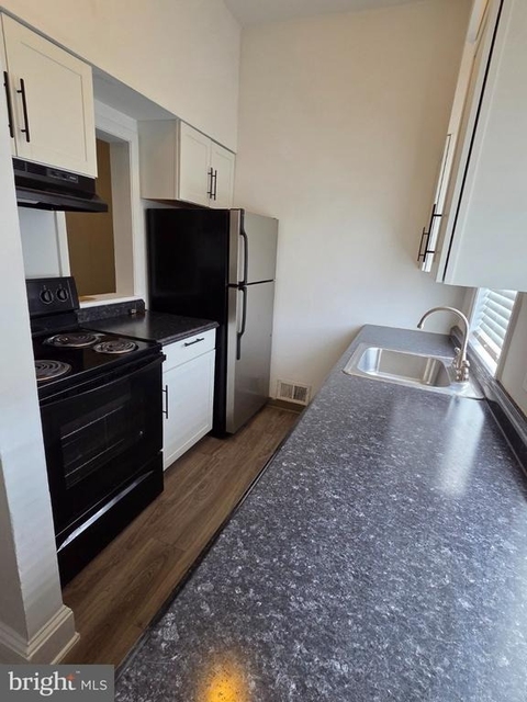 311 2nd Street W - Photo 1