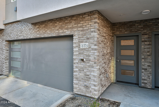 1023 W 5th Street - Photo 1