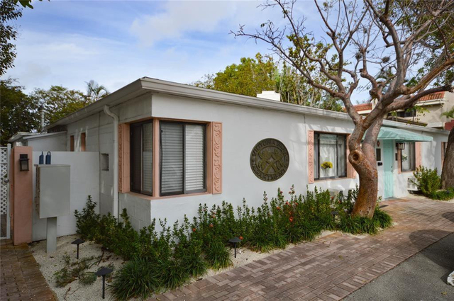 835 Ne 15th Avenue - Photo 1