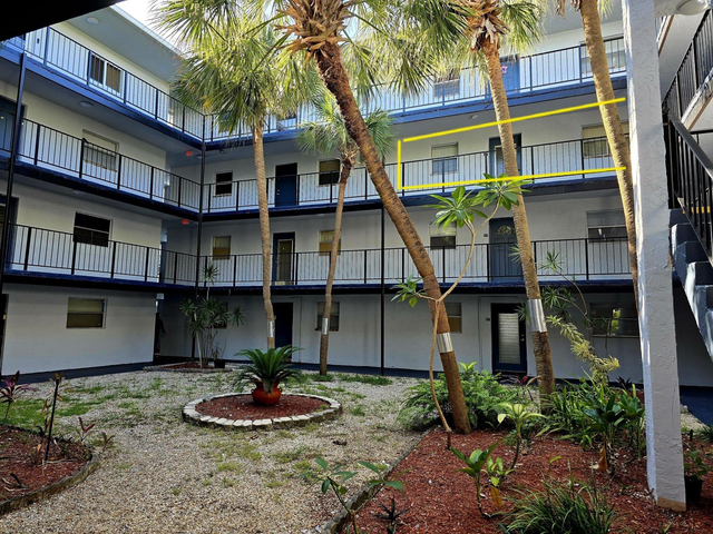 2860 Somerset Drive - Photo 1