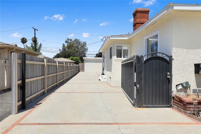 915 N Santa Anita - Photo 1