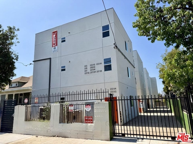 233 1/2 N Chicago Street - Photo 1