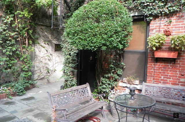420 W 46th Street - Photo 1