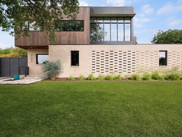 2104 Ann Arbor Ave - Photo 1