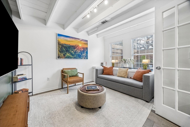 211 Lessin Ln - Photo 1