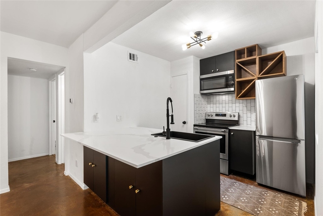 2119 Oxford Ave - Photo 1