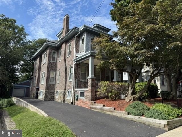 1402 W 8th - Photo 1