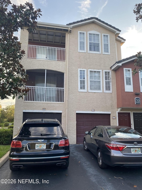 10075 Gate Parkway Ne - Photo 1