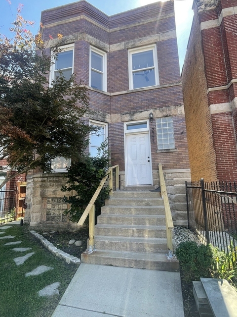 2721 W Polk Street - Photo 1