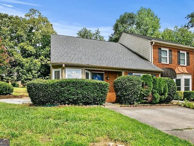 1140 Magnolia Way Se - Photo 1