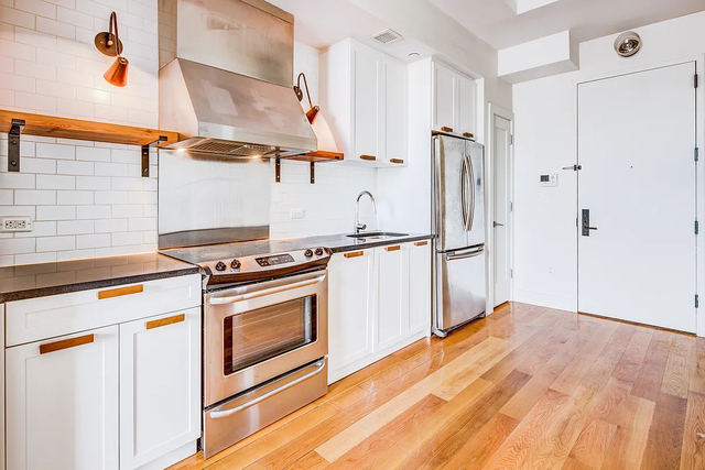 55-27 Myrtle Avenue - Photo 1