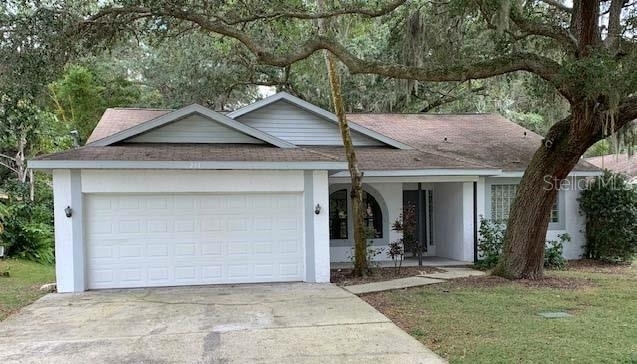 211 Oakwood Boulevard - Photo 1