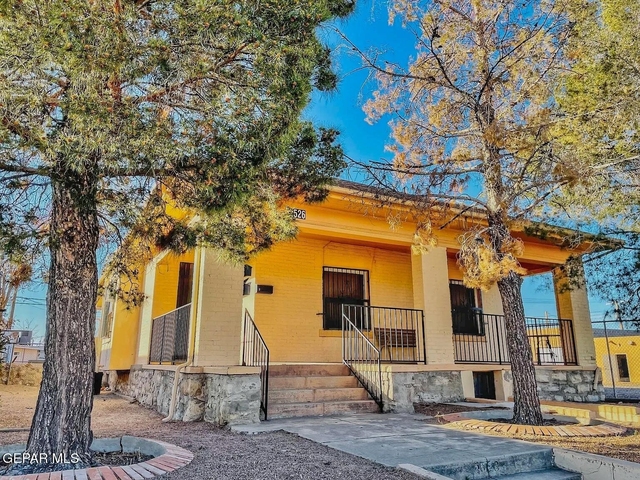 2526 E Yandell Drive - Photo 1