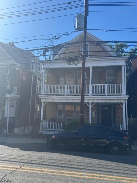 333 Valley St - Photo 1