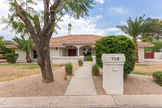 719 E Fairway Drive - Photo 1
