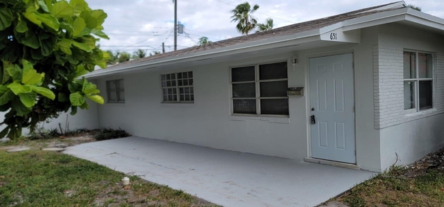 651 Ne 46th Court - Photo 1