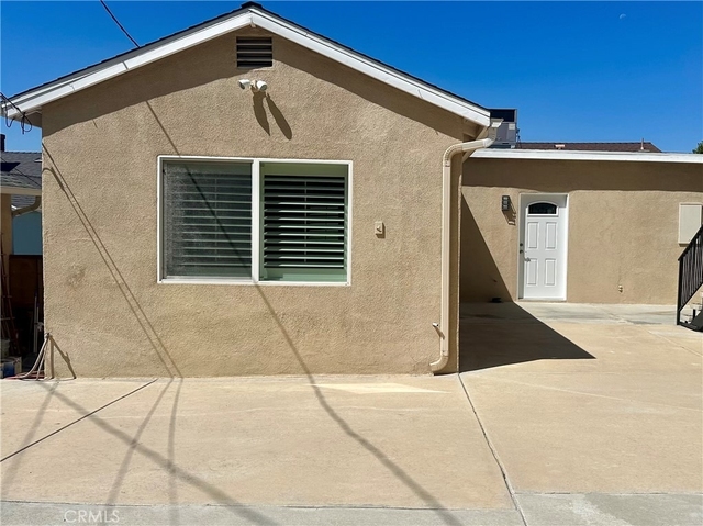 2726 N Brighton St - Photo 1