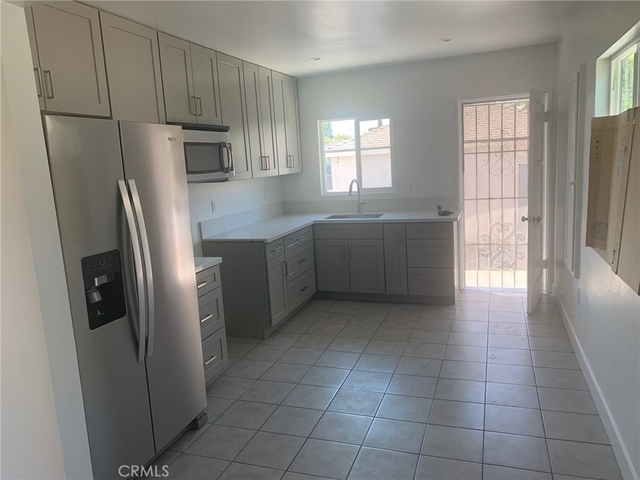 11818 Victory Boulevard - Photo 1
