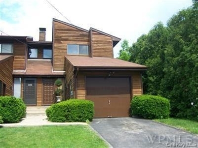33 Roanoke Avenue - Photo 1