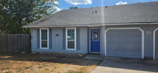 404 Creek Cv - Photo 1