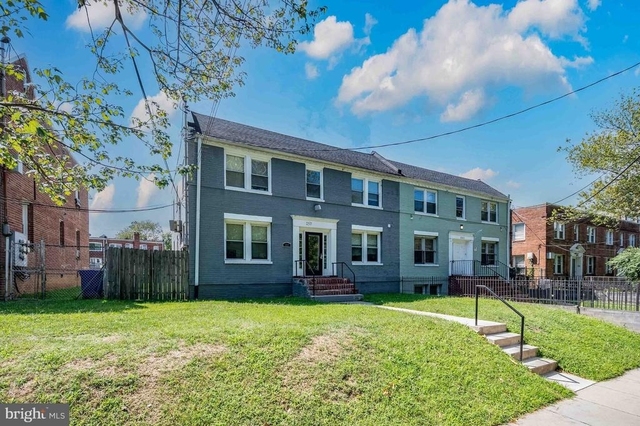 257 Newcomb Street Se - Photo 1