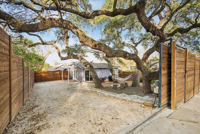 211 Lessin Ln - Photo 1