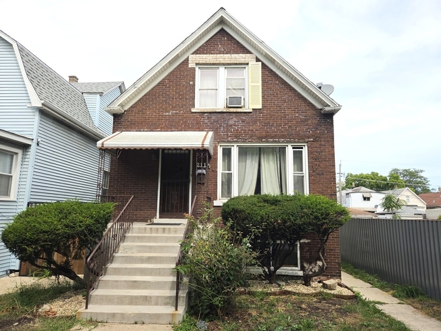 2118 W Garfield Boulevard - Photo 1
