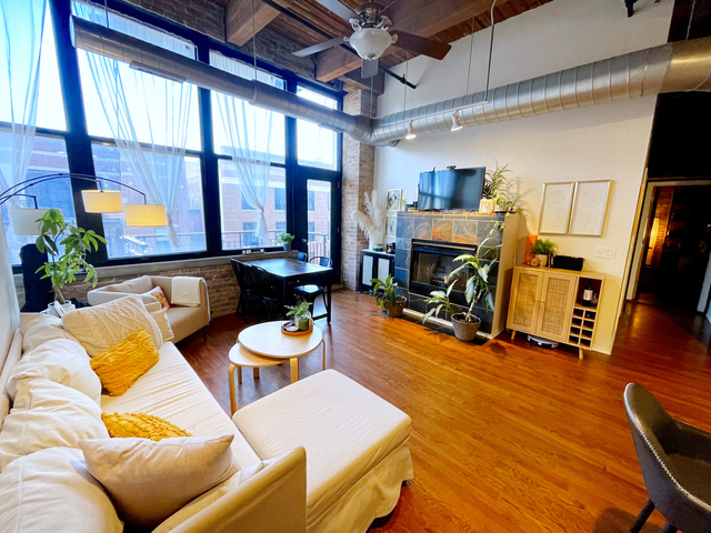 1500 W Monroe Street - Photo 1