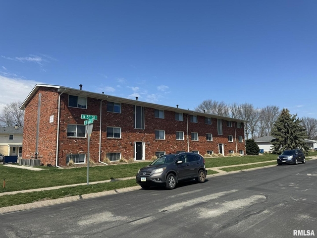400 N 5th Street - Photo 1