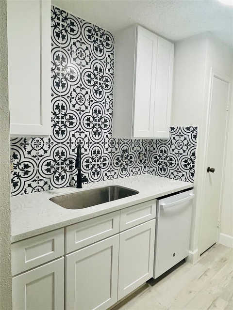 7900 N Stadium Drive - Photo 1