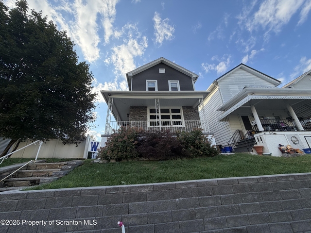 513 N Garfield Avenue - Photo 1