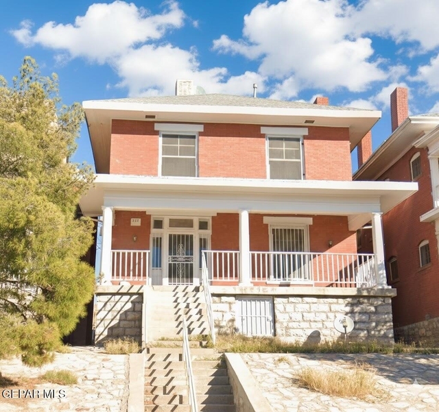 515 W Missouri Avenue - Photo 1