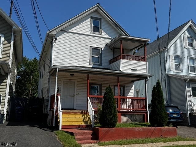 213 Spooner Ave - Photo 1