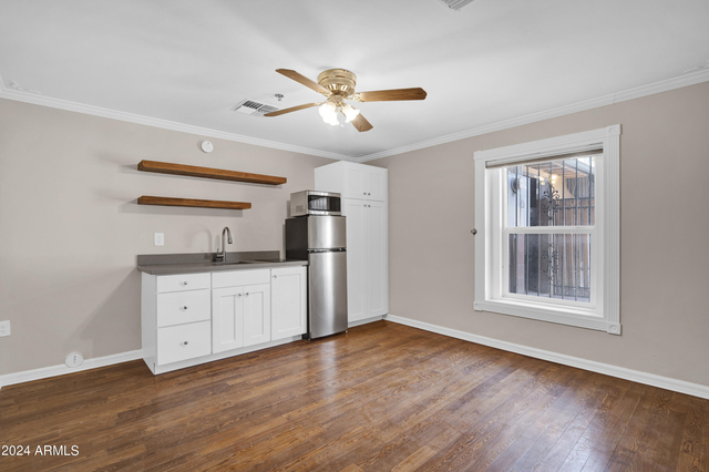 5753 W Glendale Avenue - Photo 1