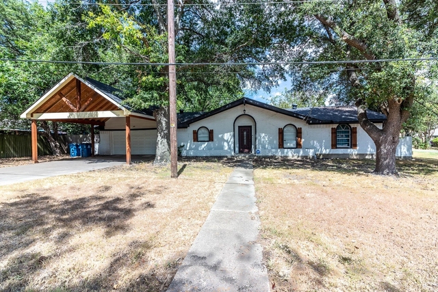 115 E Allen Street - Photo 1