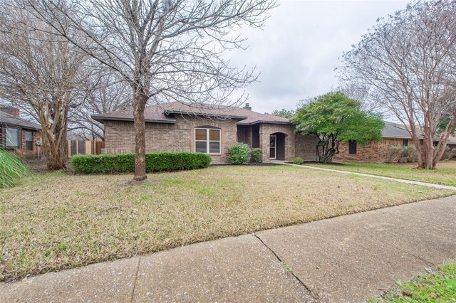 2901 Hampshire Drive - Photo 1